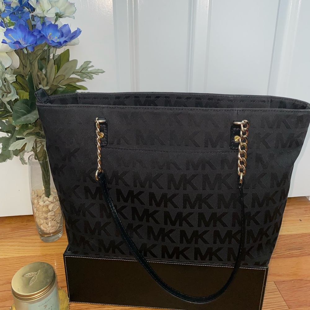 Michael Kors Jet Set Travel Chain - Picture 2 of 5
